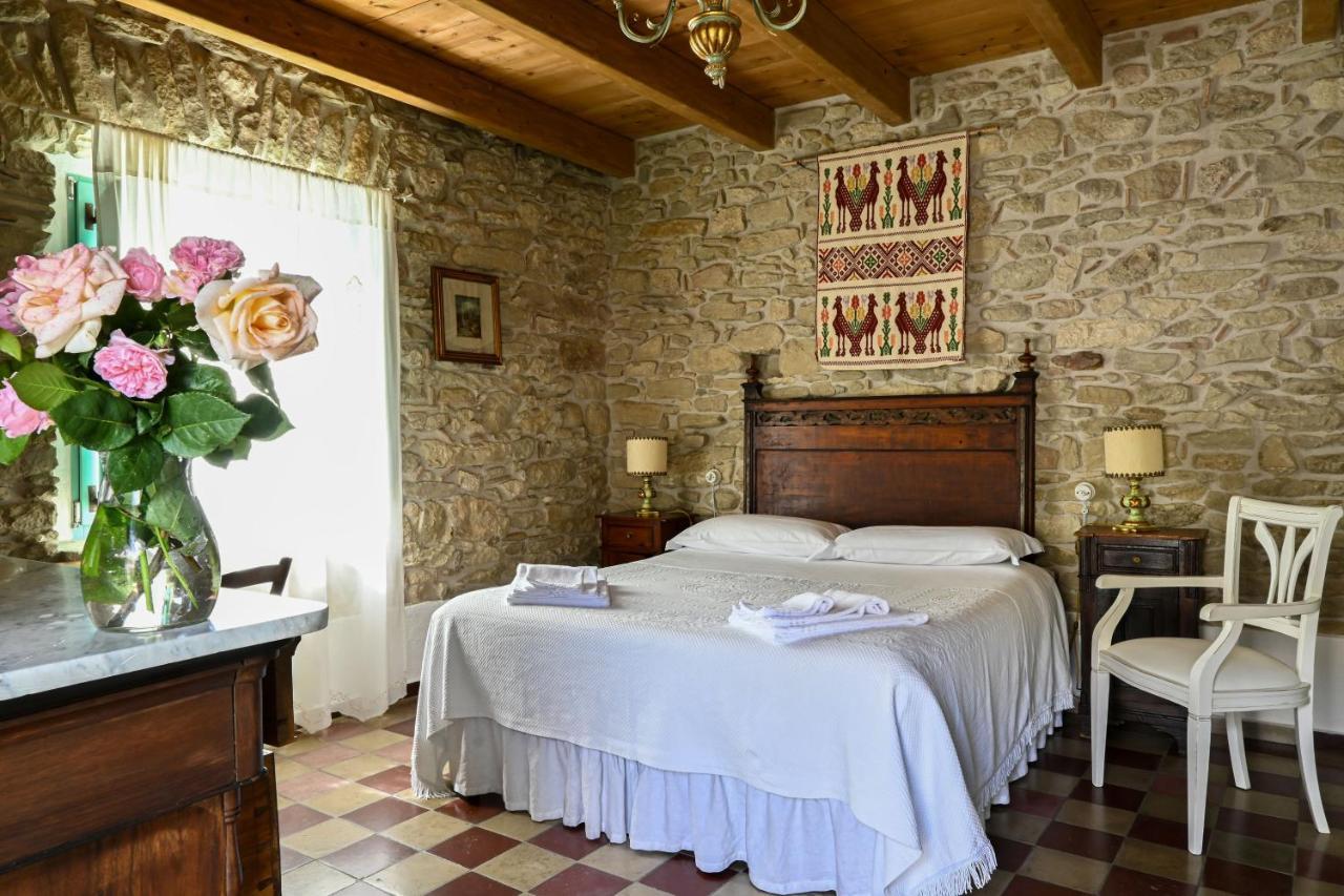 Cortis Antigas Bed & Breakfast Gesturi Bagian luar foto