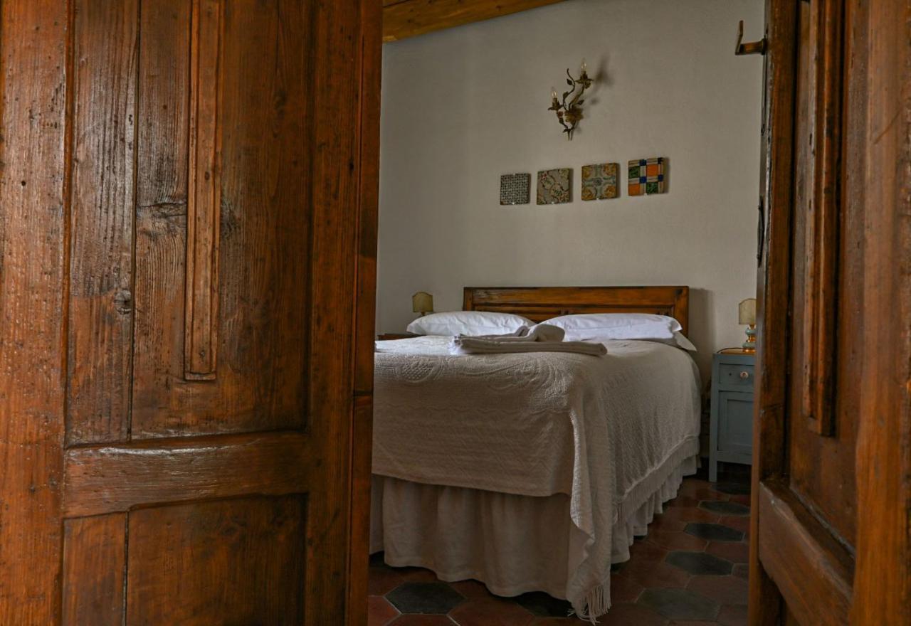 Cortis Antigas Bed & Breakfast Gesturi Bagian luar foto