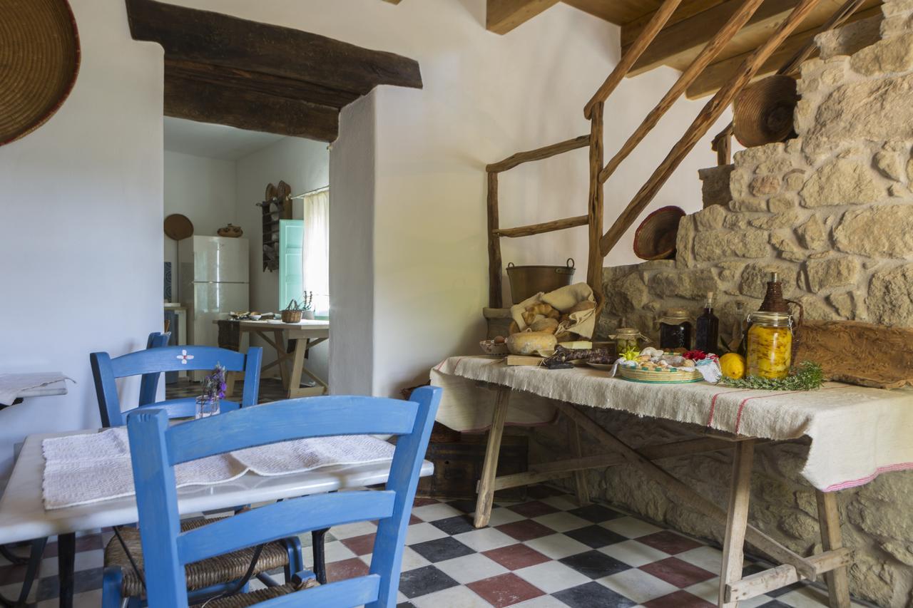 Cortis Antigas Bed & Breakfast Gesturi Bagian luar foto