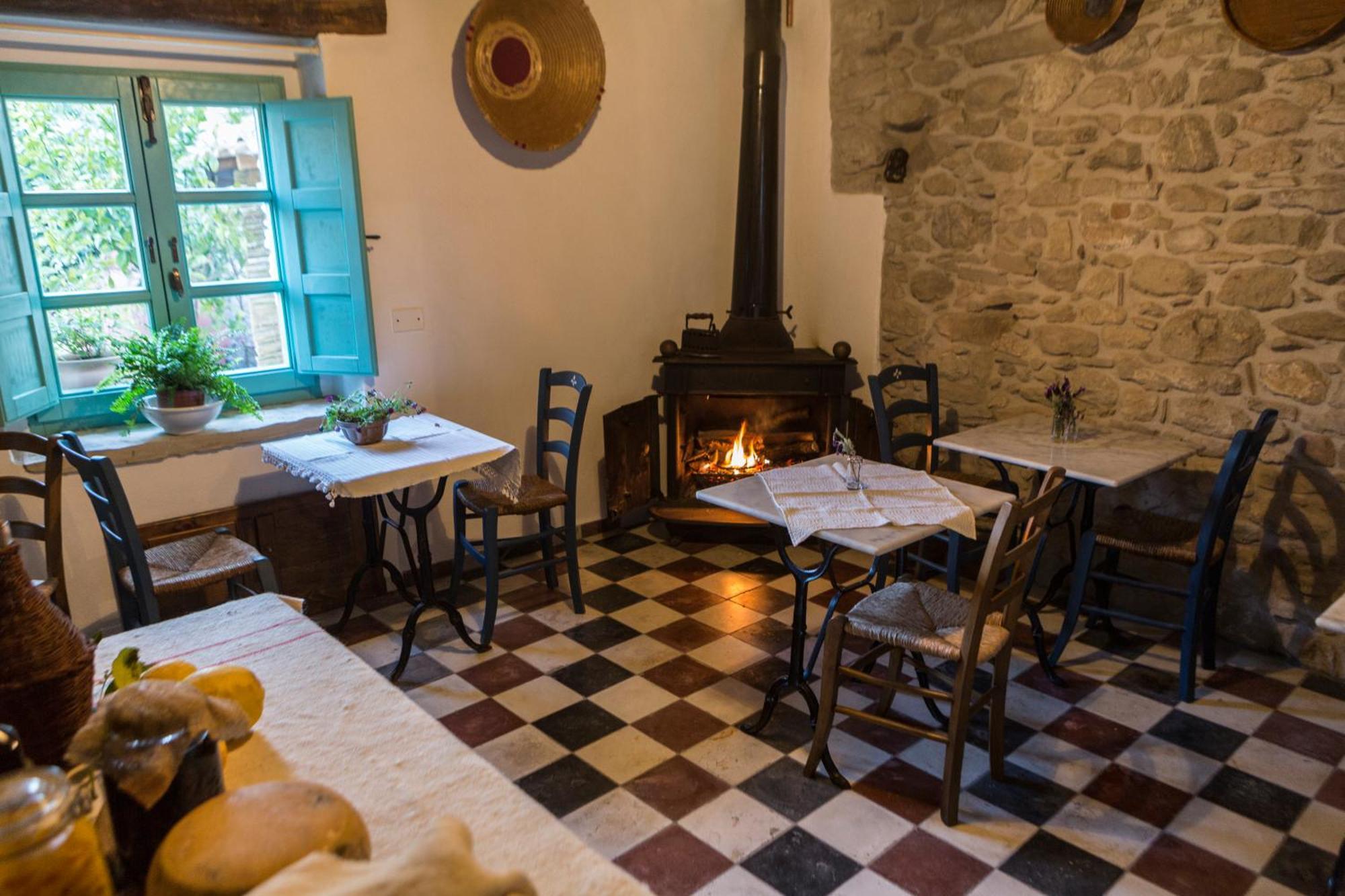 Cortis Antigas Bed & Breakfast Gesturi Bagian luar foto