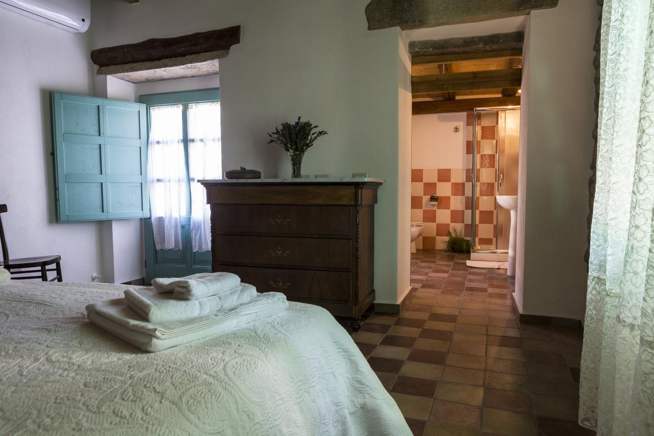 Cortis Antigas Bed & Breakfast Gesturi Bagian luar foto