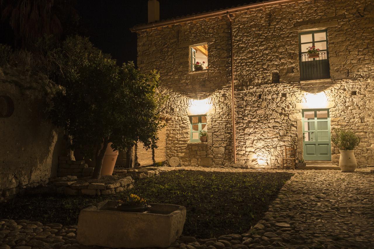 Cortis Antigas Bed & Breakfast Gesturi Bagian luar foto