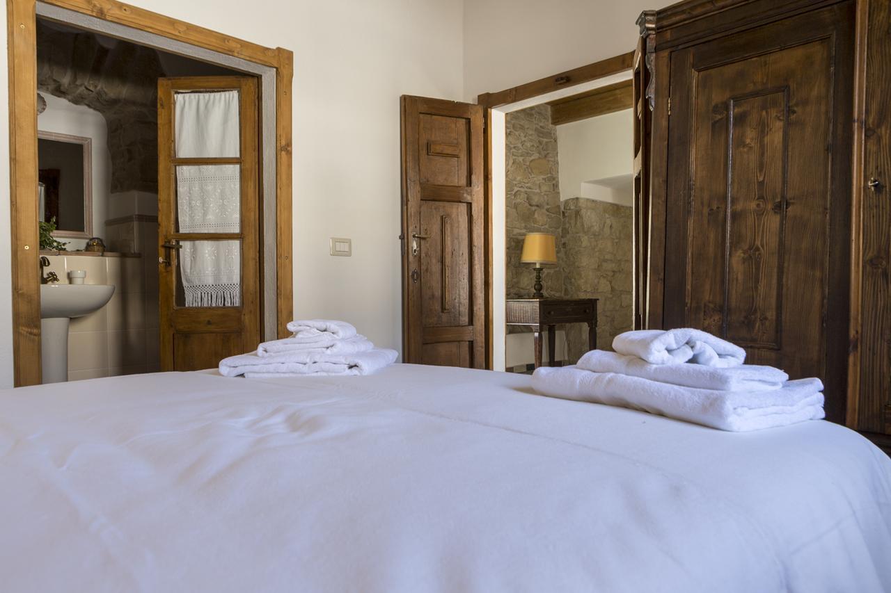 Cortis Antigas Bed & Breakfast Gesturi Bagian luar foto